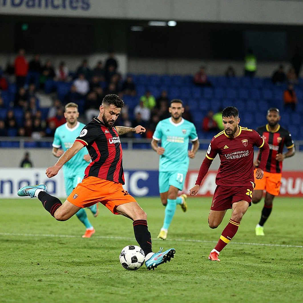 बर्नाल पर चार मैच का बैन: RFEF ने 'हमला' कहा, बेटिस ने 'असंगत' — असली लड़ाई शब्दों की है